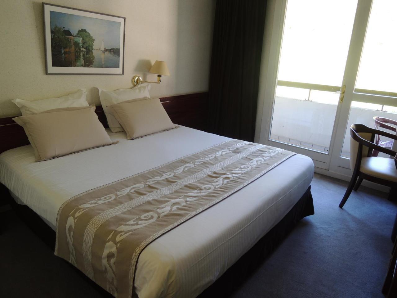 Hotel 4C Клюз Екстериор снимка